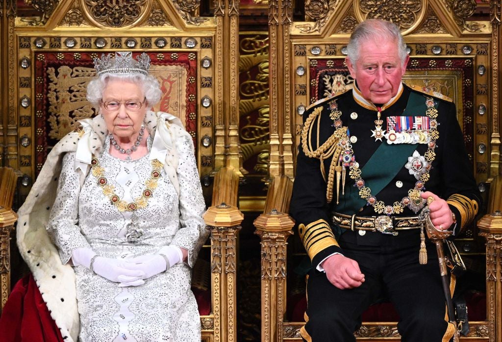Qué edad tenía Isabel II al ser coronada y qué edad tiene Carlos III ahora Qué edad tenía Isabel II al ser coronada y qué edad tiene Carlos III ahora