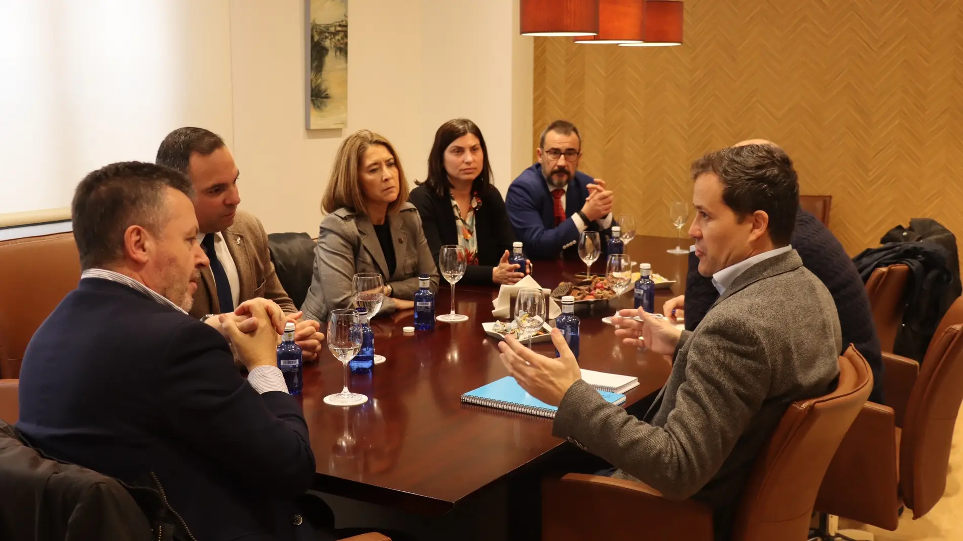 Carlos Velázquez, candidato del PP, se reúne con el Colegio de Abogados de Toledo