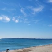 La Vega Baja tendrá 27 Banderas Azules este verano: estas son las mejores playas. En la imagen, Campoamor-La Glea