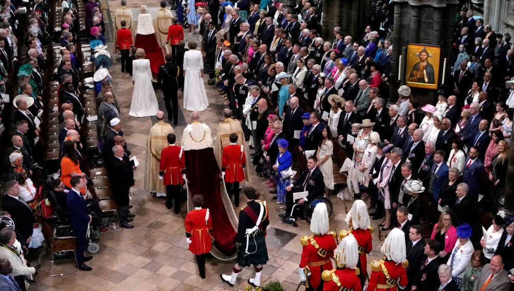Carlos III y Camila llegan a la Abadía de Westminster