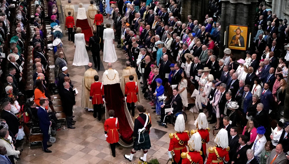 Carlos III y Camila llegan a la Abadía de Westminster