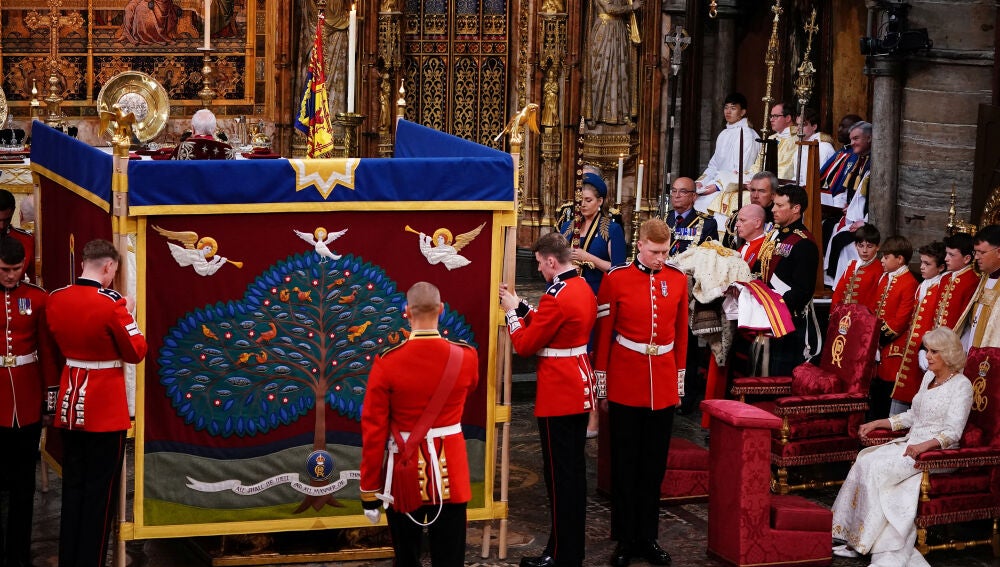 La unción, el momento más sagrado de la coronación