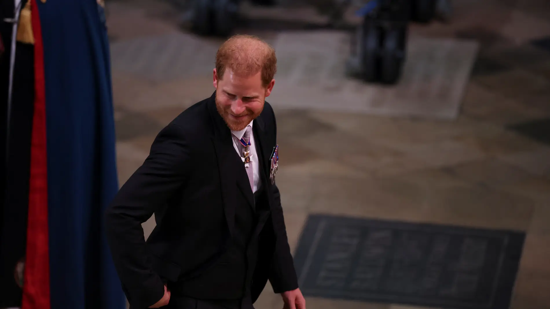 La imagen de la que todo el mundo habla: la sonrisa del príncipe Harry al entrar en Westminster