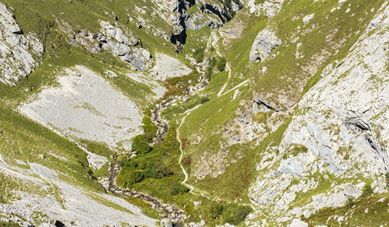 Rescatada en Cabrales una mujer tras resultar herida mientras realizaba una ruta Rescatada en Cabrales una mujer tras resultar herida mientras realizaba una ruta