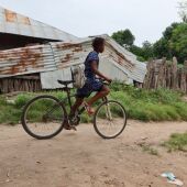 En bici a la escuela en Guinea Bissau