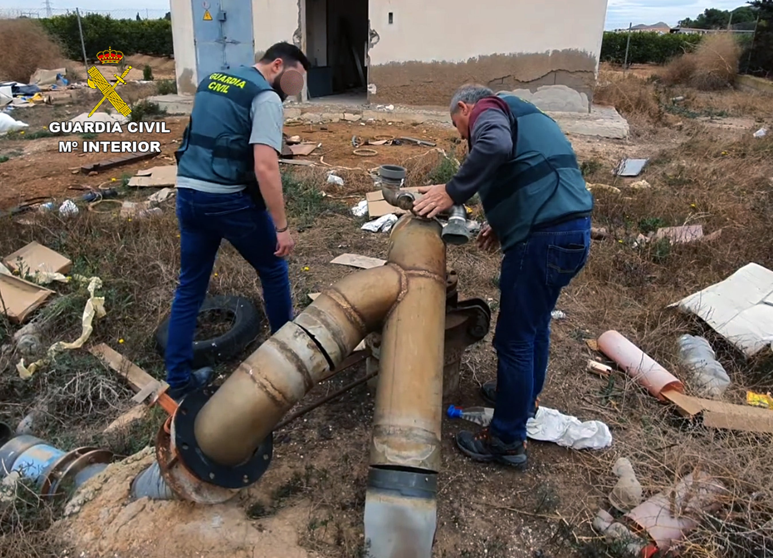 La Guardia Civil investiga a 15 personas por extracciones ilegales de aguas subterráneas y vertidos irregulares La Guardia Civil investiga a 15 personas por extracciones ilegales de aguas subterráneas y vertidos irregulares