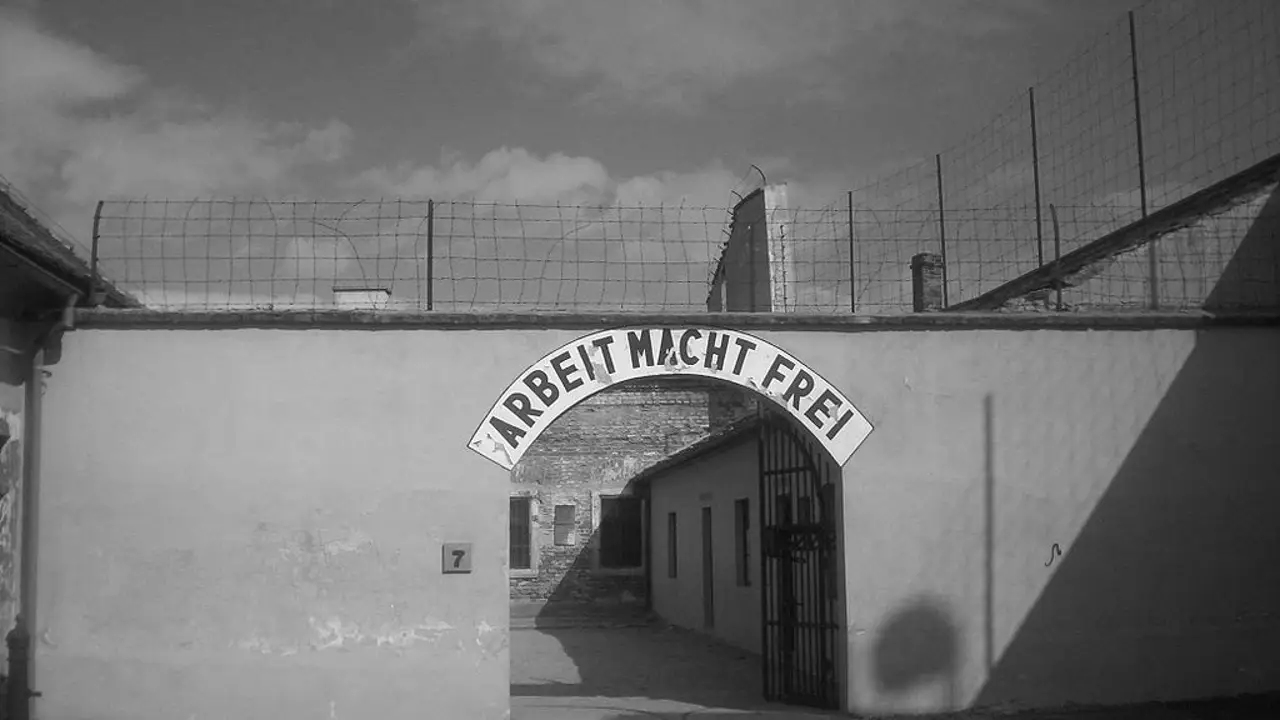 Entrada del campo de concentración de Terezín Entrada del campo de concentración de Terezín