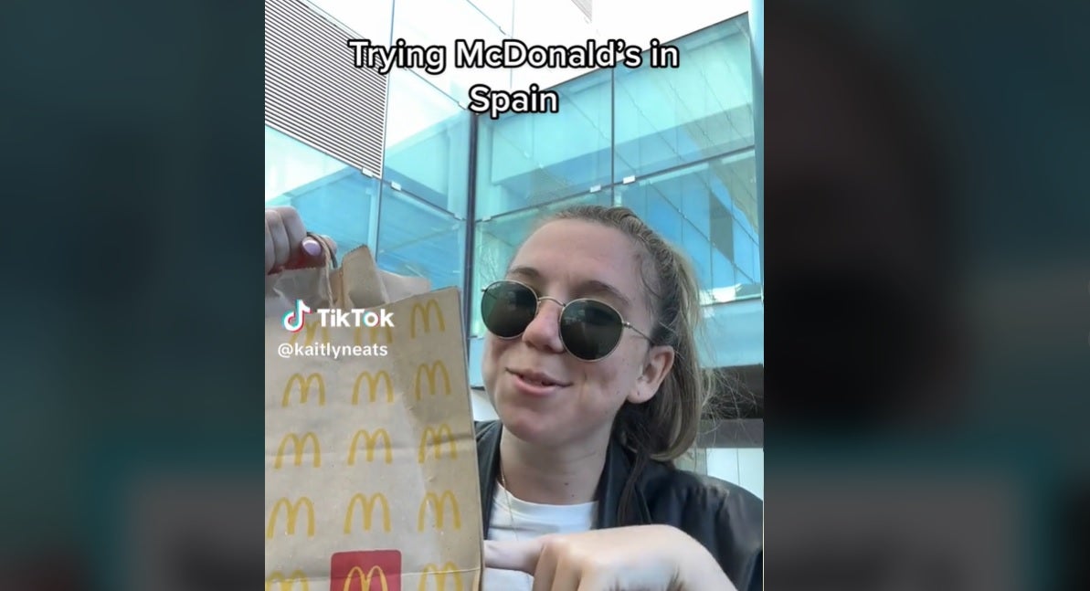 Una tiktoker de EEUU prueba McDonalds en España y sorprende con su valoración Una tiktoker de EEUU prueba McDonalds en España y sorprende con su valoración