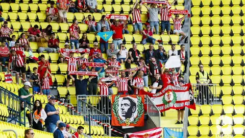 Aficionados en El Madrigal Aficionados en El Madrigal