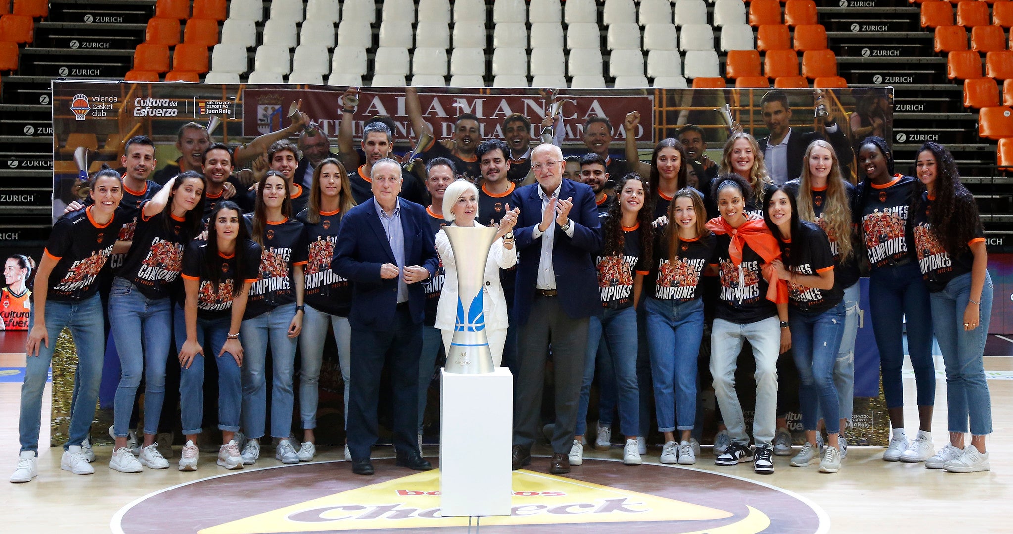 Valencia Basket celebra a lo grande el titulo de campeonas de liga Valencia Basket celebra a lo grande el titulo de campeonas de liga