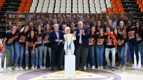 Valencia Basket celebra el titulo de campeonas de liga
