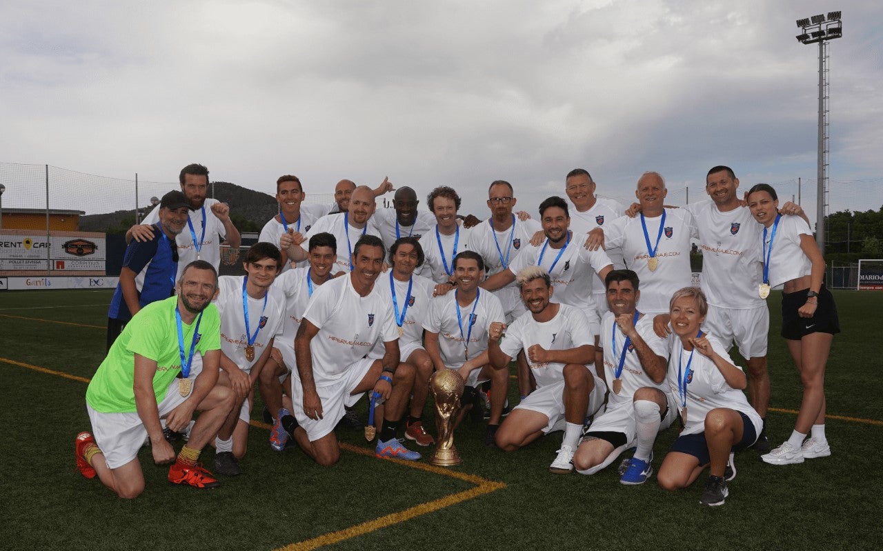 Rober Pirès participa en un partido benéfico del Morna International College para ayudar a la IFCC Rober Pirès participa en un partido benéfico del Morna International College para ayudar a la IFCC