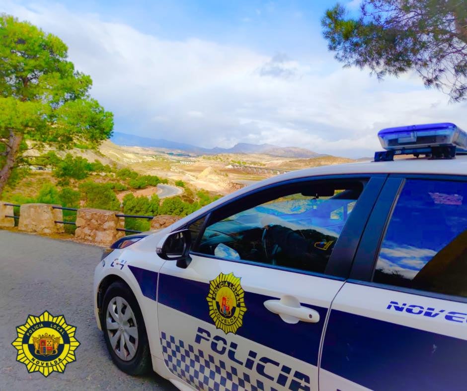 La Policía Local de Novelda detiene a un hombre que se masturbaba en una plaza pública de la localidad La Policía Local de Novelda detiene a un hombre que se masturbaba en una plaza pública de la localidad