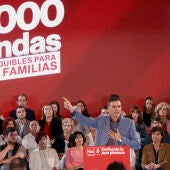 El secretario general del PSOE y presidente del Gobierno, Pedro Sánchez, interviene en el acto de presentación de la candidata a la alcaldía de Pamplona, Elma Saiz.
