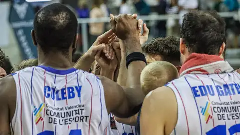 Los jugadores del HLA, al final un partido de esta temporada. Los jugadores del HLA, al final un partido de esta temporada.