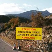 Imagen de un corte de la carretera del cañón de Añisclo en 2021.