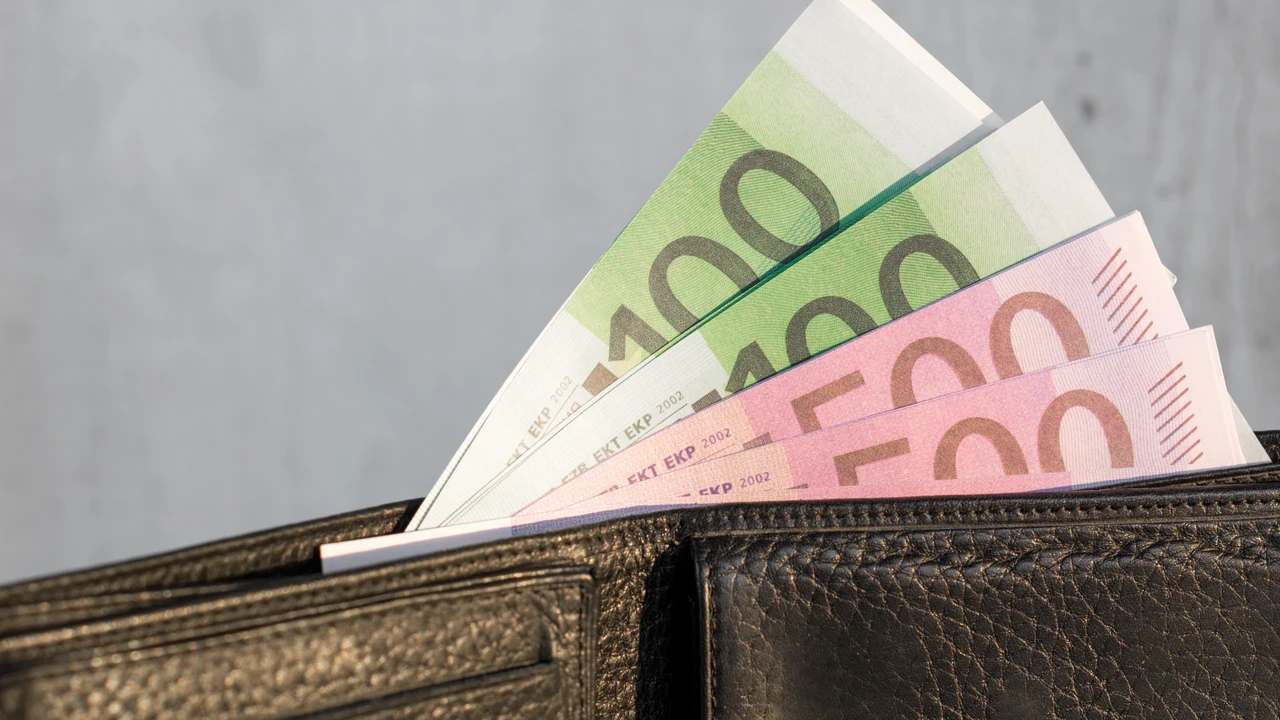 Billetes en una cartera