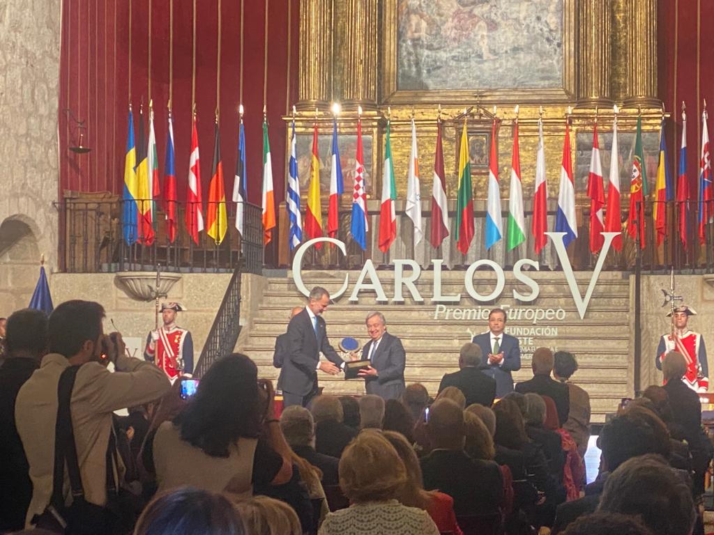 El Rey Felipe VI ha entregado hoy en Yuste el Premio Europeo Carlos V al político portugués Antonio Guterres El Rey Felipe VI ha entregado hoy en Yuste el Premio Europeo Carlos V al político portugués Antonio Guterres