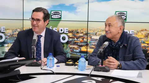 Antonio Garamendi, presidente de la CEOE, y Pepe Álvarez, líder de la UGT, en 'Más de uno'