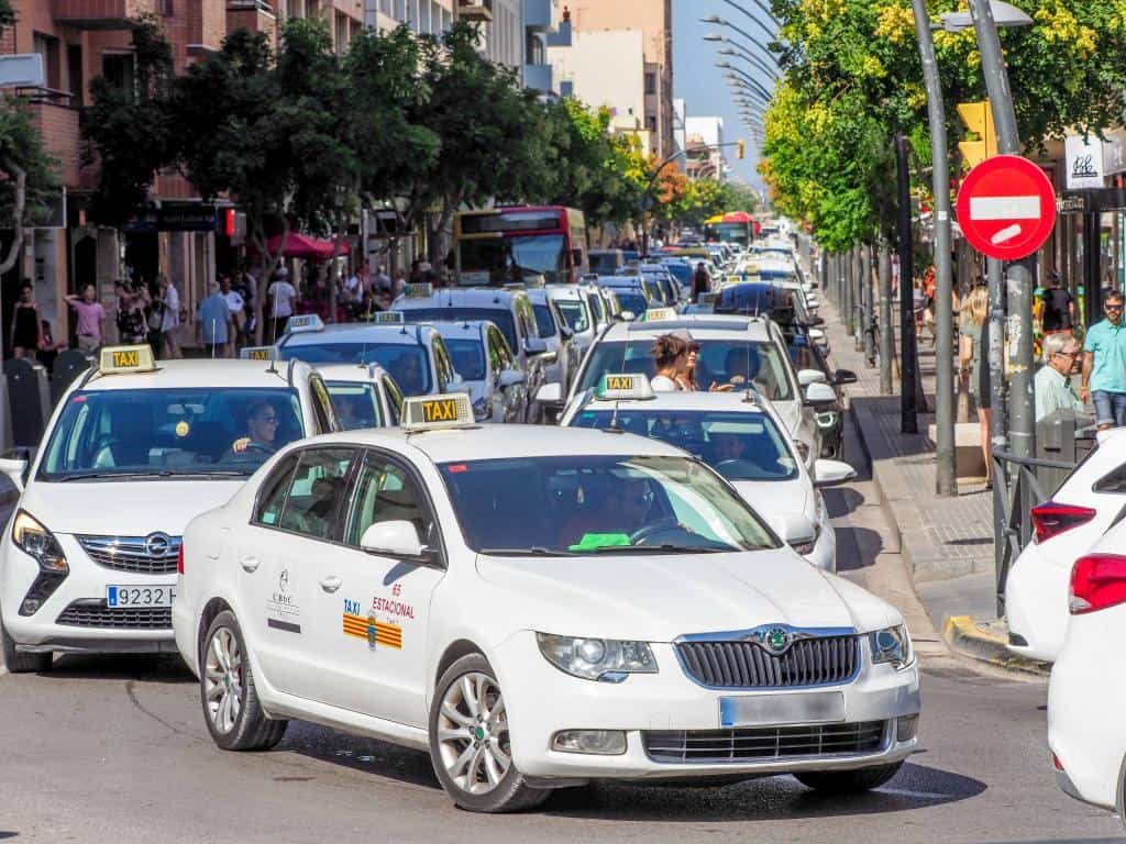 El Consell d'Eivissa y el Govern vuelven a desplegar su plan de choque contra taxis piratas y el intrusismo en el sector El Consell d'Eivissa y el Govern vuelven a desplegar su plan de choque contra taxis piratas y el intrusismo en el sector
