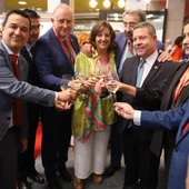 Las autoridades brindan por FENAVIN Las autoridades brindan por FENAVIN