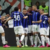 Jugadores del Inter de Milán celebran un gol.