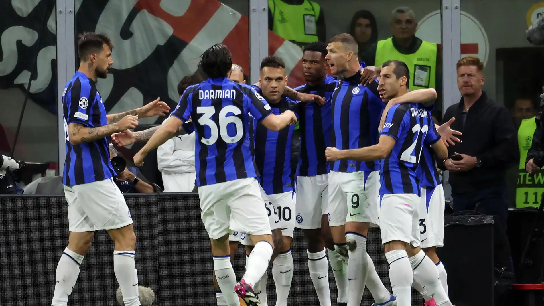 Jugadores del Inter de Milán celebran un gol.