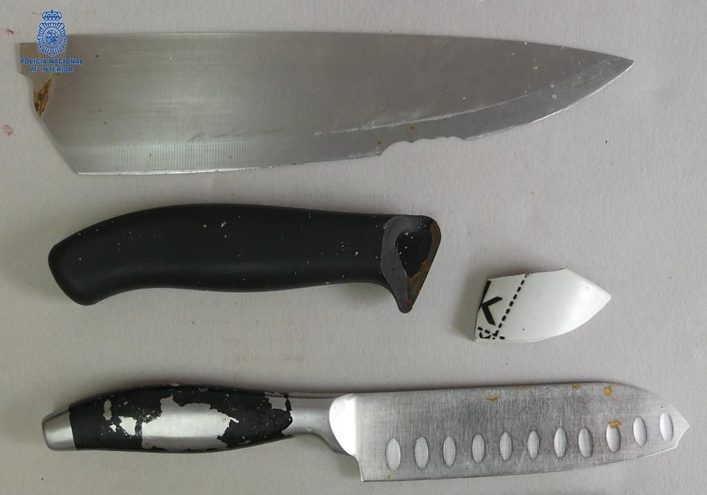 Detenido un hombre en Maó por intentar apuñalar a sus compañeros de piso Detenido un hombre en Maó por intentar apuñalar a sus compañeros de piso