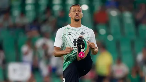 Luiz Felipe, durante un calentamiento en el Estadio Benito Villamarín. Luiz Felipe, durante un calentamiento en el Estadio Benito Villamarín.