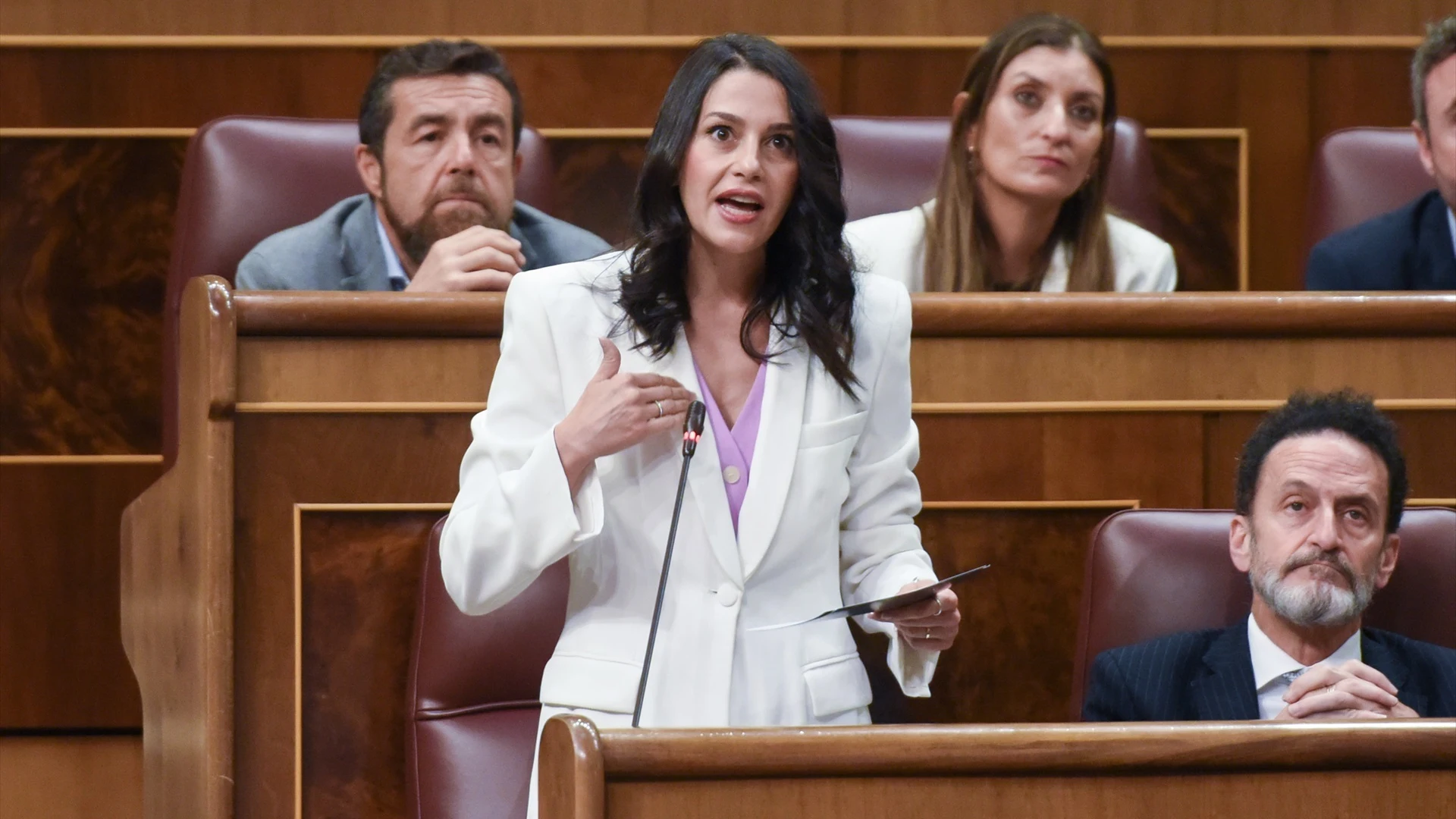 Inés Arrimadas, en el momento de su intervención en la sesión de control al Gobierno Inés Arrimadas, en el momento de su intervención en la sesión de control al Gobierno/ Gustavo Valiente/ Europa Press