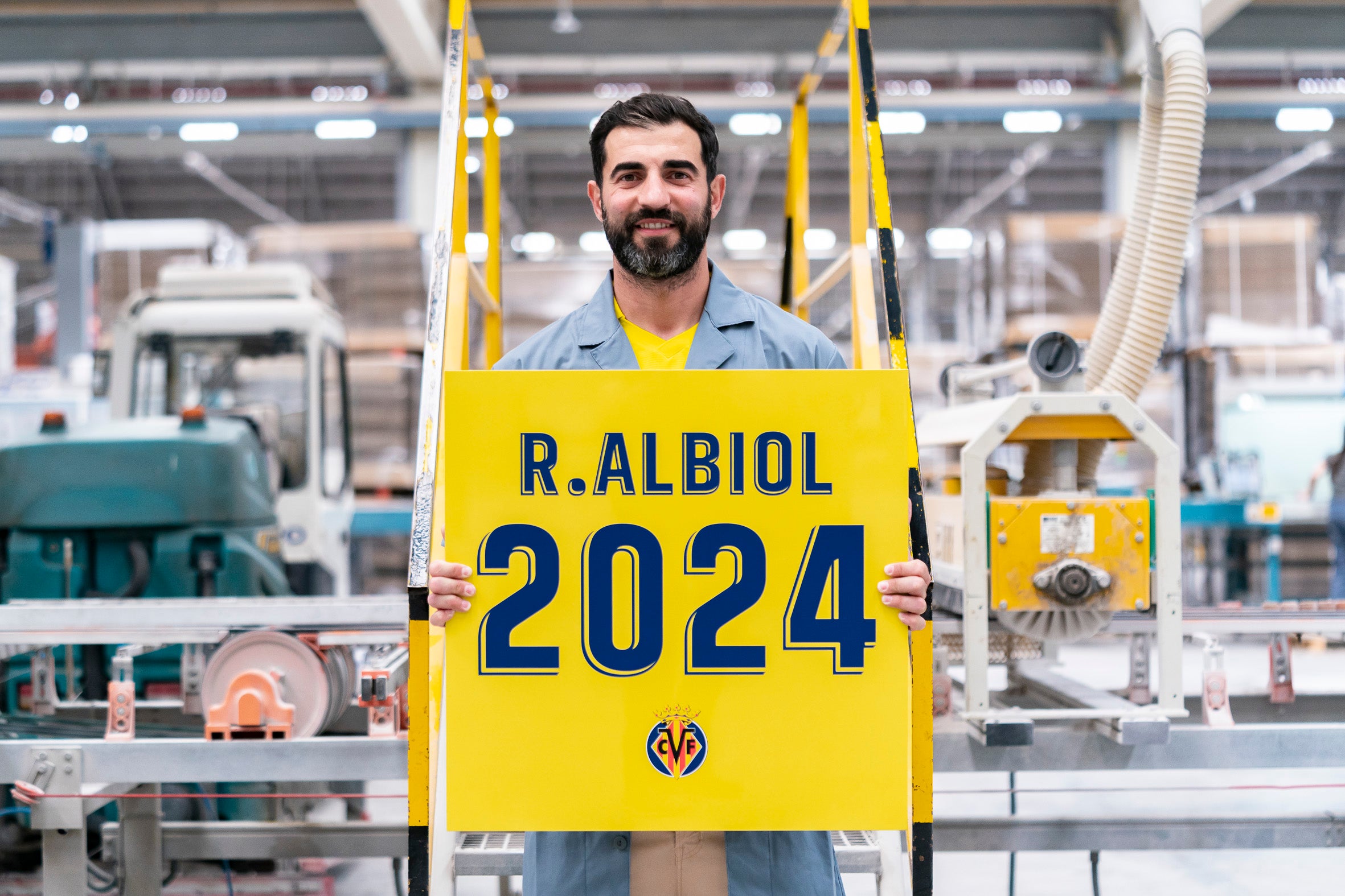 Albiol renueva un año y hará historia en el Villarreal Albiol renueva un año y hará historia en el Villarreal