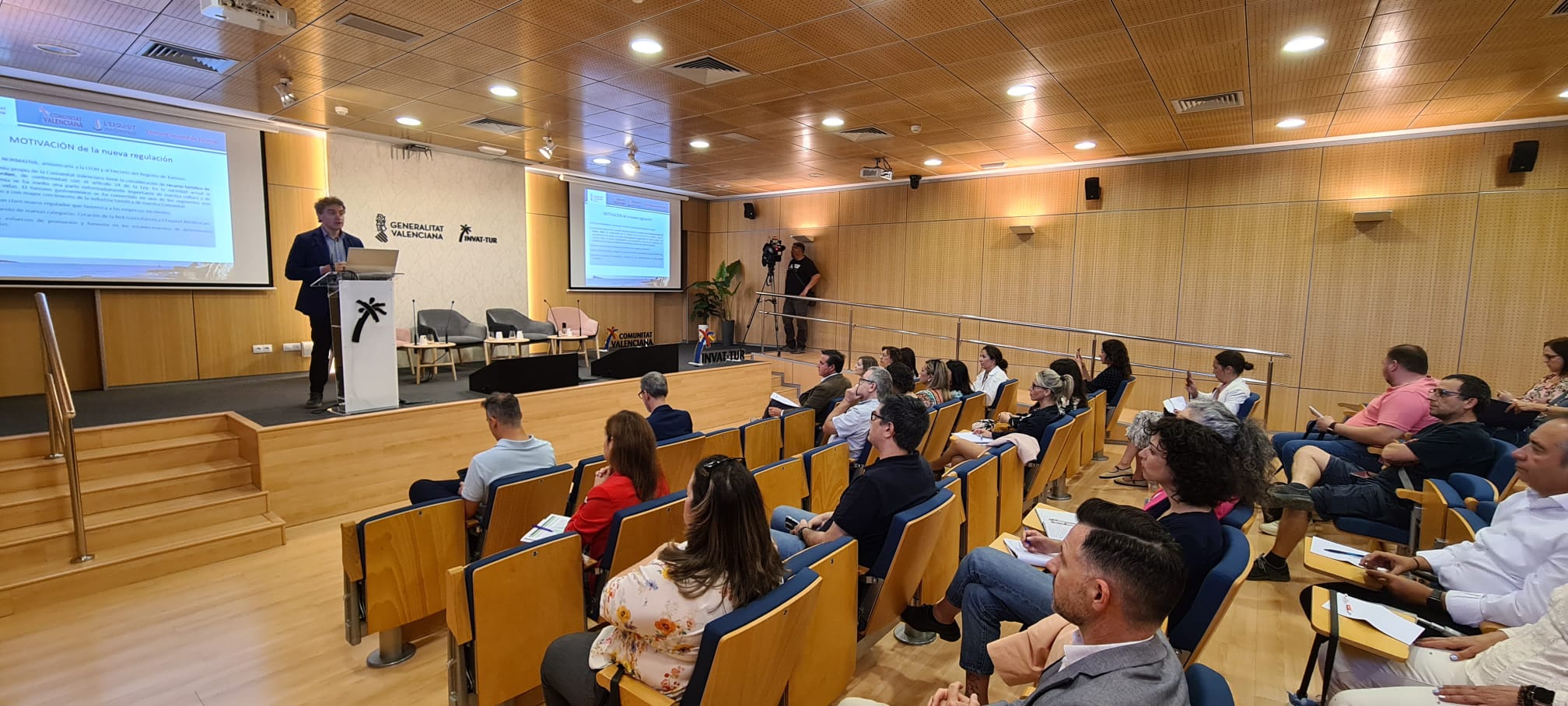 Francesc Colomer presenta a los hosteleros el nuevo Decreto de Turismo Francesc Colomer presenta a los hosteleros el nuevo Decreto de Turismo