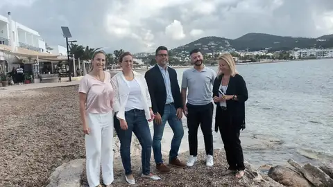Rafa Triguero presenta su programa de gobierno basado en mejorar la limpieza, el aparcamiento, la movilidad, la seguridad y el transporte público Rafa Triguero presenta su programa de gobierno basado en mejorar la limpieza, el aparcamiento, la movilidad, la seguridad y el transporte público