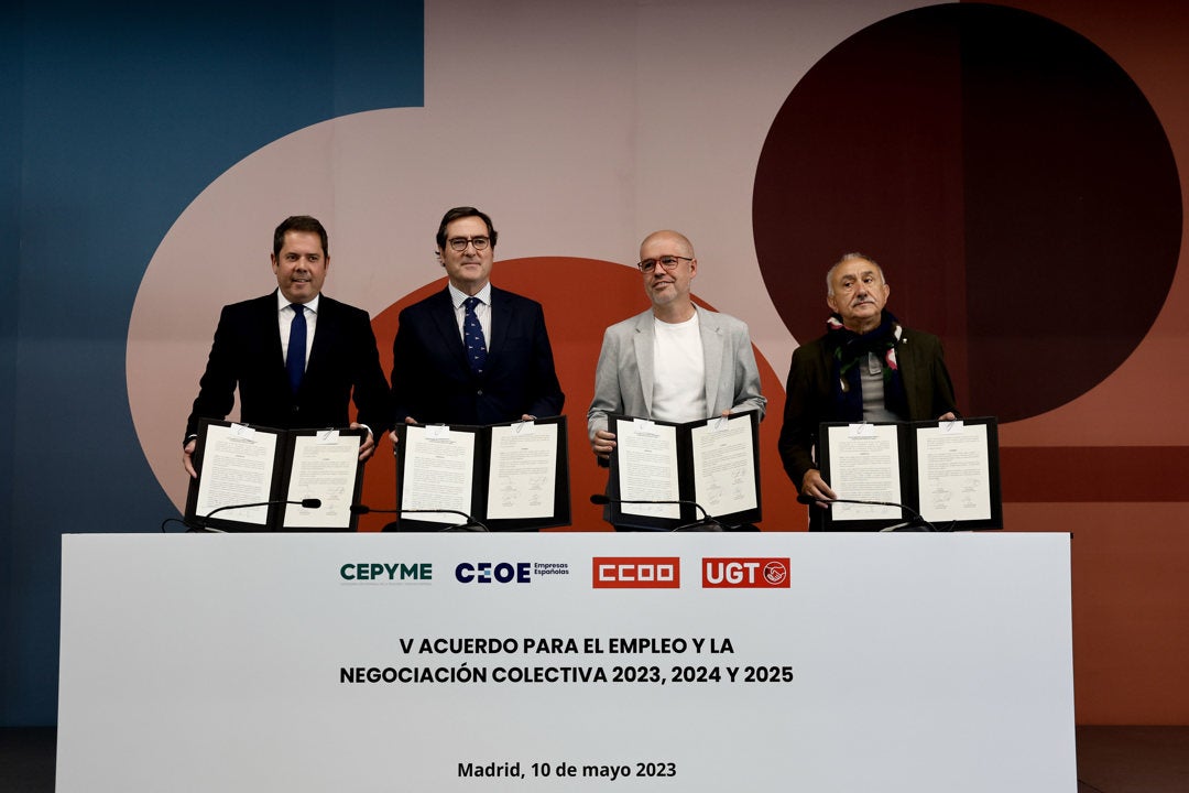 Patronal y sindicatos formalizan con su firma el nuevo acuerdo para la subida salarial hasta 2025 Patronal y sindicatos formalizan con su firma el nuevo acuerdo para la subida salarial hasta 2025