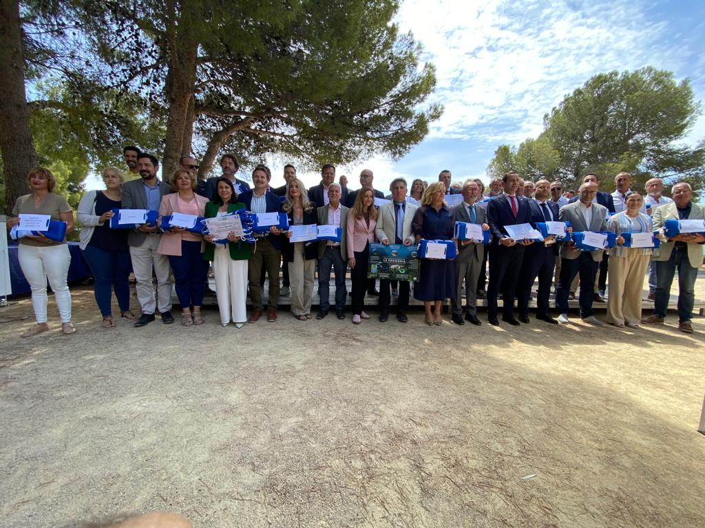 ADEAC entrega en Altea las 153 banderas azules de la Comunitat Valenciana ADEAC entrega en Altea las 153 banderas azules de la Comunitat Valenciana
