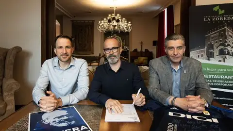 Cervera firma su nuevo contrato Cervera firma su nuevo contrato