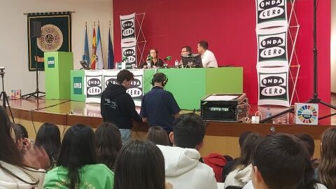 Emisi&oacute;n del programa provincial de M&aacute;s de Uno Pontevedra con Susana Pedreira en el sal&oacute;n de actos de la UNED PONTEVEDRA