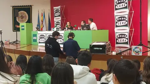 Proograma especial desde la Uned Pontevedra para conocer el programa SENIOR Emisión del programa provincial de Más de Uno Pontevedra con Susana Pedreira en el salón de actos de la UNED PONTEVEDRA