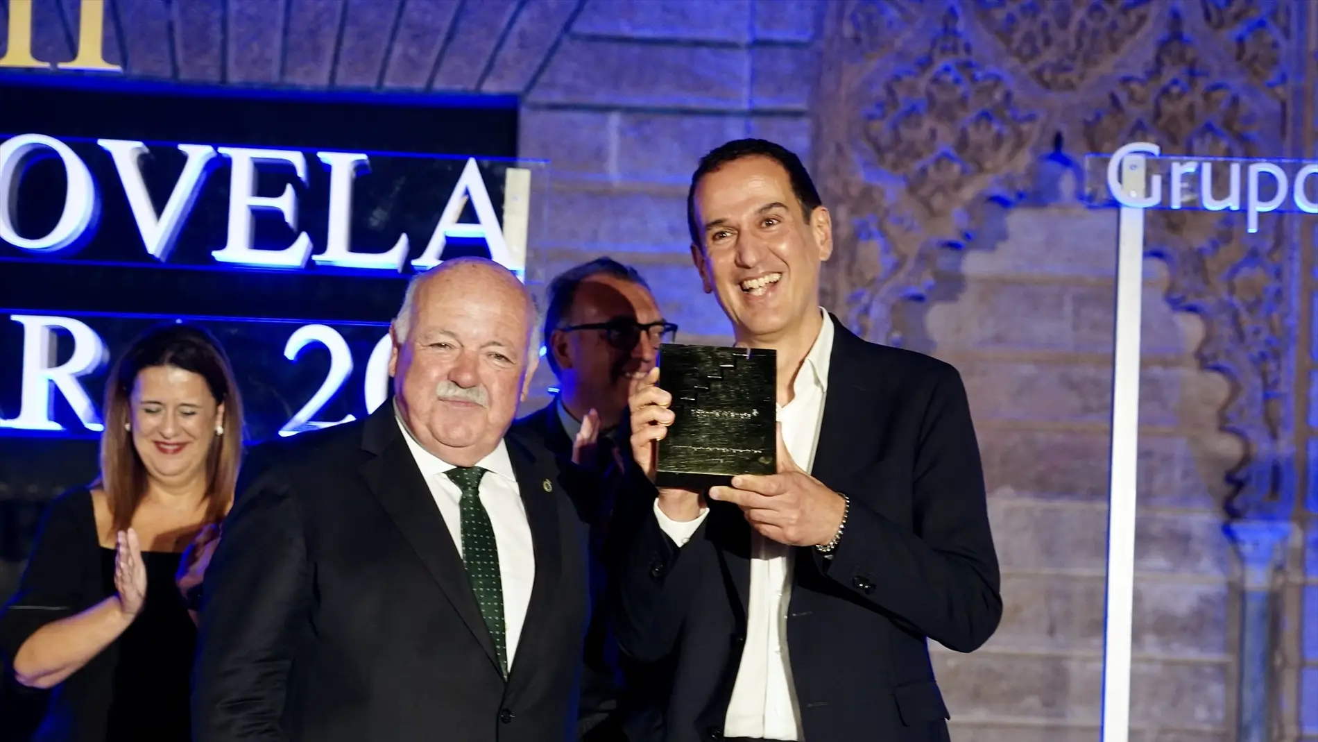 El escritor Roberto Santiago gana el XXVIII Premio Fernando Lara por su  novela 'La rebelión de los buenos