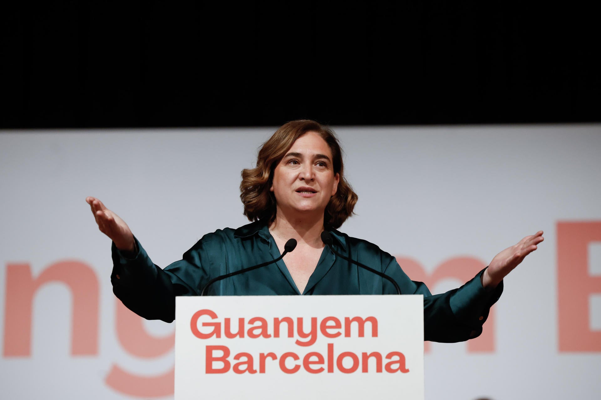 El CIS da la victoria en Barcelona a Ada Colau aunque necesitaría pactar para repetir en el Ayuntamiento El CIS da la victoria en Barcelona a Ada Colau aunque necesitaría pactar para repetir en el Ayuntamiento