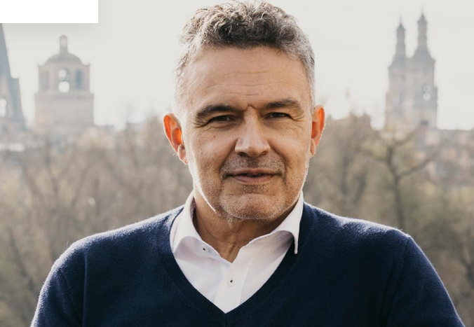 El "superviviente" Conrado Escobar confía en devolver al PP la alcaldía de Logroño El "superviviente" Conrado Escobar confía en devolver al PP la alcaldía de Logroño