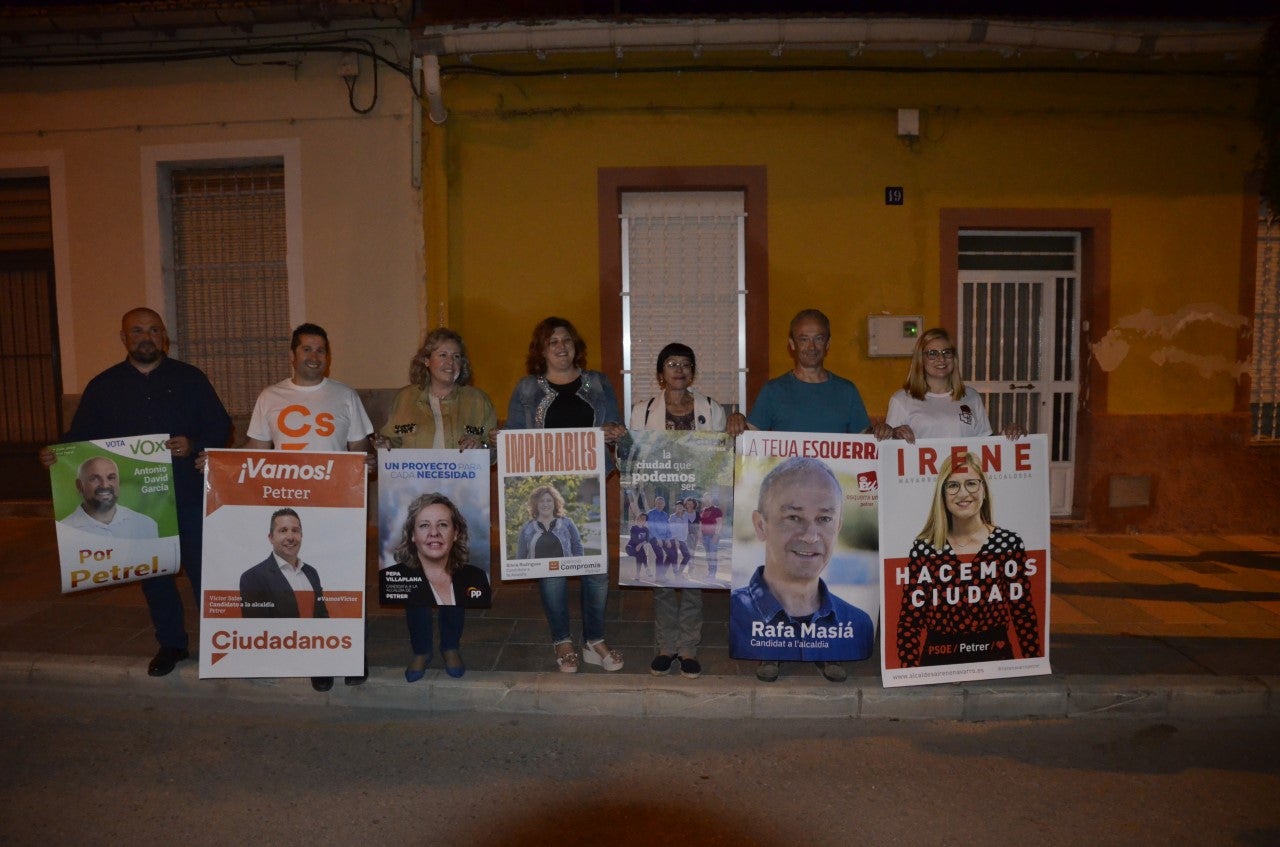 Las fiestas de Moros y Cristianos aplazan en Petrer el inicio de la campaña electoral Las fiestas de Moros y Cristianos aplazan en Petrer el inicio de la campaña electoral