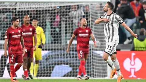 Federico Gatti celebra el empate. Federico Gatti celebra el empate.