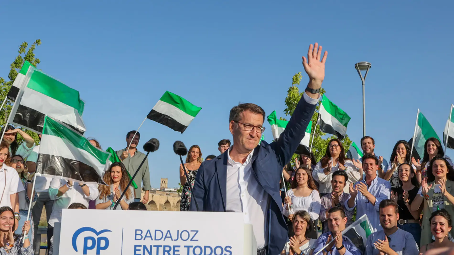 El presidente del PP, Alberto Núñez Feijóo, en un acto de campaña en Badajoz/ EFE/ Jero Morales
