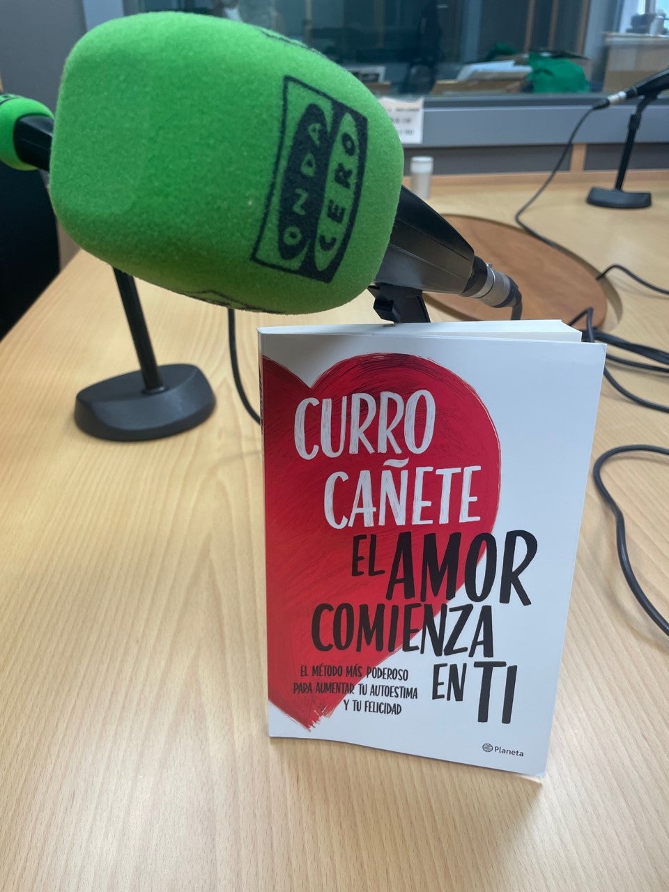 Curro Cañete publica "El amor comienza en tí", editado por Planeta Curro Cañete publica "El amor comienza en tí", editado por Planeta