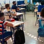 Interior de un clase en un colegio Interior de un clase en un colegio