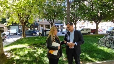 Mar&iacute;a Eugenia Gab&aacute;s, junto a Roque Vicente, su n&uacute;mero 2 en la lista del PAR para las Cortes.