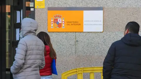 69 detenidos y 25 investigados por vender citas de extranjería 69 detenidos y 25 investigados por vender citas de extranjería
