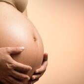 Un sentencia pionera falla que elegir parto o cesárea compete a la madre, no al médico