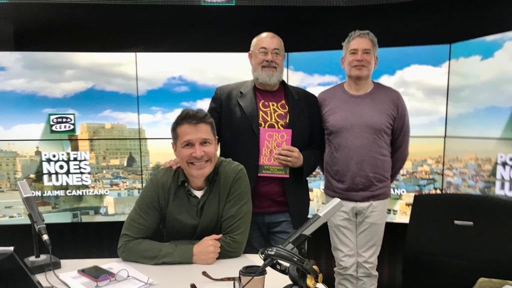 Paco Álvarez, autor del libro "Crónica Rosa Rosae": "En la Ilíada de Homero ya se hablaba de rumores" Paco Álvarez, autor del libro "Crónica Rosa Rosae": "En la Ilíada de Homero ya se hablaba de rumores"